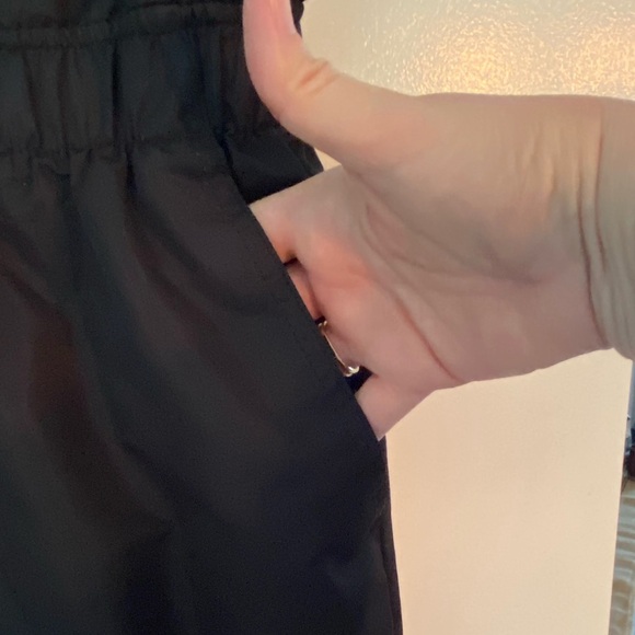 Swiss Tech- Child’s Size 6/6x Black/Pink Adjustable Snow Bibs - Picture 3 of 10